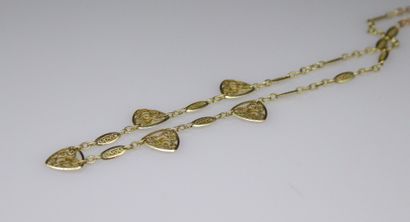null Yellow gold necklace 18k (750) with filigree mesh. 
French work. 
Around the...
