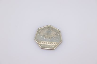 null Freemasonry
Polygonal silver token, Aménité Lodge Le Havre.
Obverse: temple...