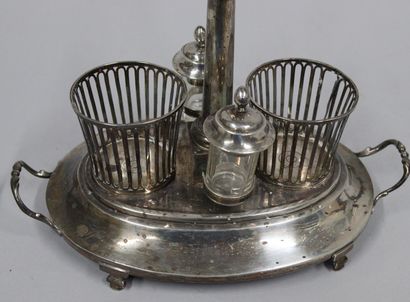 null Silver oil cruet and vinegar holder, hallmark Paris, period 1781-1789.
Weight...