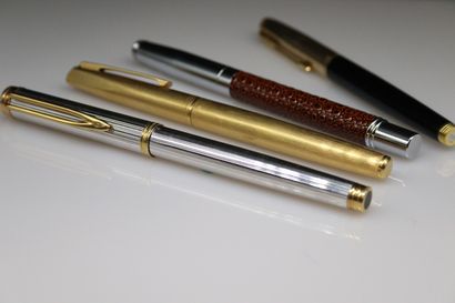 null WATERMAN- PARKER- 
Lot of pens including :
-A silver and vermeil fountain pen....