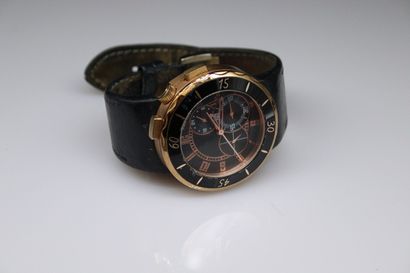 null KENZO
Men's quartz wristwatch, gold-plated steel case, Arabic numerals on black...