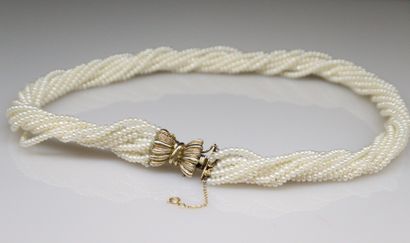 null Necklace composed of ten rows of small pearls joined by a clasp in vermeil in...