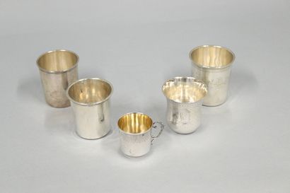 null Set of 4 kettledrums and 1 cup in silver (925).
Minerva hallmark
Weight: 304,00...