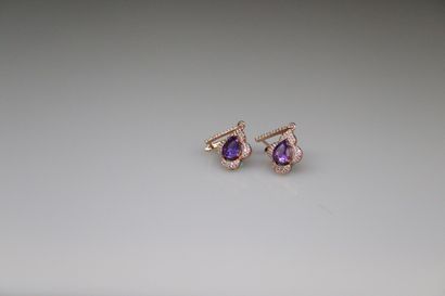 null Pair of 925° pink vermeil earrings, each holding an amethyst in a circle of...