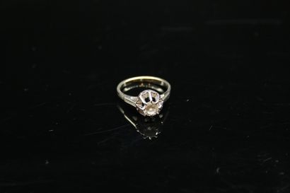 null Solitaire in 18k (750) white gold and platinum set with a diamond of about 0.25...