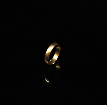 null Wedding ring in 18k (750) yellow gold.
Finger size : 64 - Weight : 4.5 g.