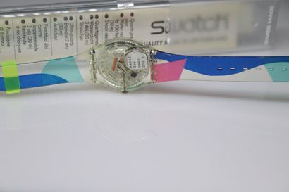 null SWATCH
"Beach Volley" GK153 - 1992
Plastic wristwatch, round resin case, dial...