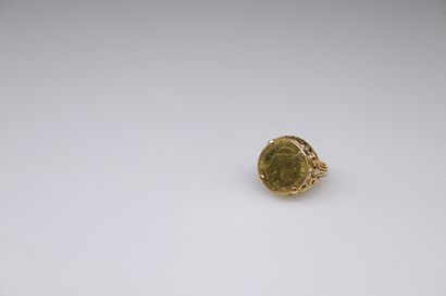 null Bague en or jaune 18k (750) ornée d'une pièce en or de 10 francs Napoléon III...