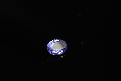 null Oval Tanzanite on paper. 
Accompanied by a certificate AIG. 
Weight : 4.33 ...