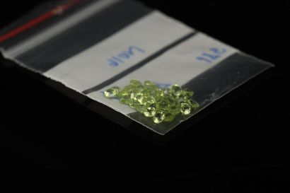 null Mixture of thirty four round peridots on paper. 
Total weight : 4.17 cts.