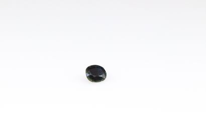 null Oval midnight blue sapphire on paper. 
Probably Australia. 

Weight : 2.37 cts....