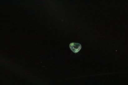 null Sapphire heart on paper. 
Weight : 1.36 ct.