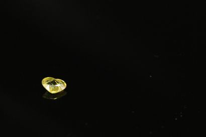 null Sphene coeur sur papier. 
Poids : 1.28 ct.