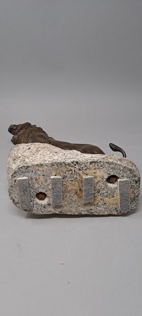 null Charles VALTON (1851-1918)
Lion 
Bronze à patine brune sur son socle de granit,...