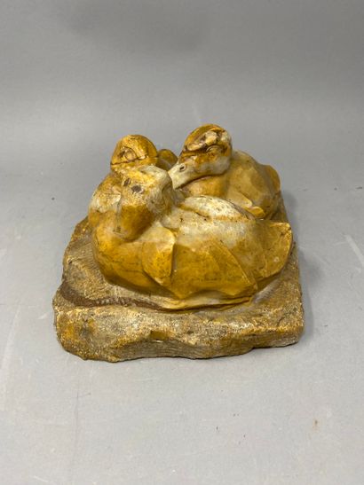 null FALVELLY, trois canards sculptés en pierre
10 x 16 x 20 cm
En état d'usage