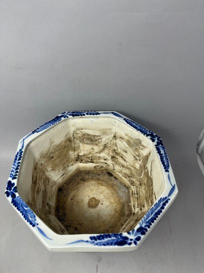 null Paire de cache pots Chine XXeme blanc bleu
hauteur 19 cm, longeur 19 cm.