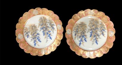null Pair of polylobed porcelain plates decorated with bamboo, the wing with enamelled...