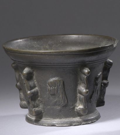 null Bronze mortar with five buttresses, decorated with the Head of Anne de Bretagne.
Lyon,...