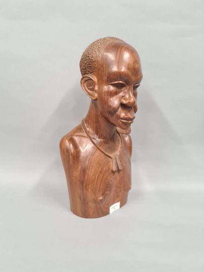 null BOUESSO Daniel, attribué à,
Buste d'africain,
sculpture en taille directe en...