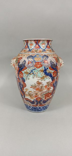 null JAPON, Imari - Epoque MEIJI (1868 - 1912)
Vase balustre en porcelaine à décor...