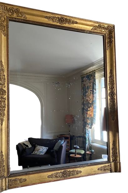 null Grand miroir d'époque restauration 
Bois sculpté et doré à décor de palmettes...