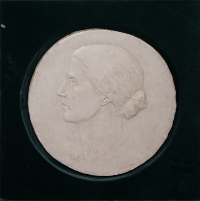 null PARALIS George, 1908-1975
Profile of Mrs. Paralis
bas-relief in plaster of tondo...