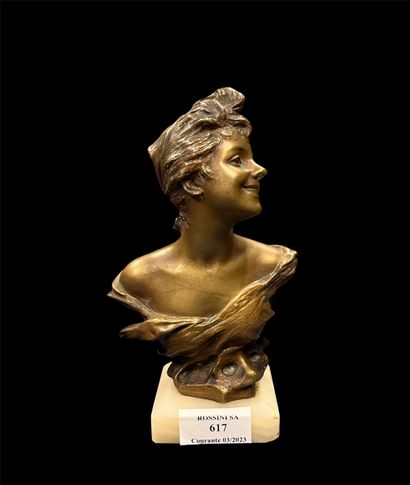 null VANDERSTRATEN 
Bust of a woman in bronze. 
Signed on the back.