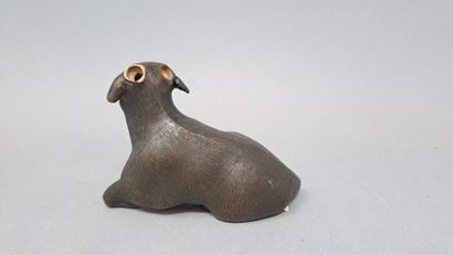 null JAPAN - MEIJI period (1868-1912)
Okimono in bronze representing a small elongated...