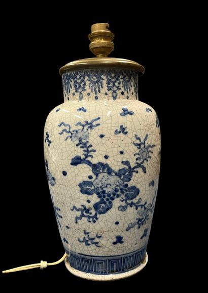 null Blue and white vase mounted as a lamp 
Paper and peony decoration on a cracked...