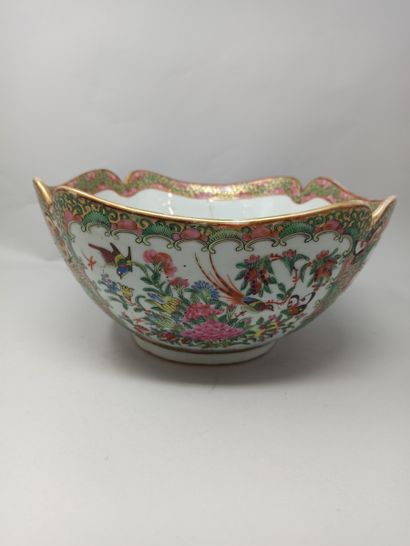 Canton porcelain bowl with square section...