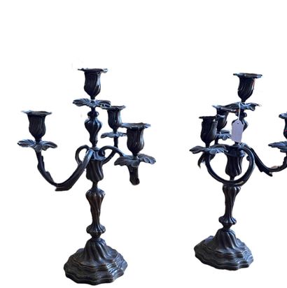 null Pair of candelabras
with 3 branches and 4 lights, decorated with acanthus leaves...