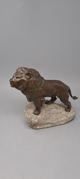 null Charles VALTON (1851-1918)
Lion 
Bronze à patine brune sur son socle de granit,...