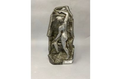 null OBIOLS Gustavo
Bather with amphora
sculpture in alloy signed on the base lower...