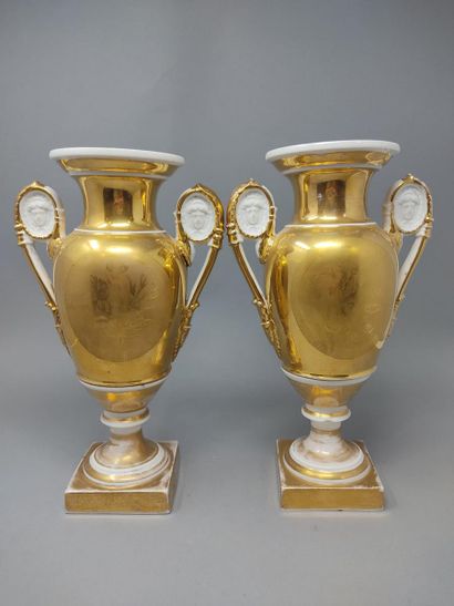 null Pair of porcelain baluster vases on pedestal, decorated with two handles with...