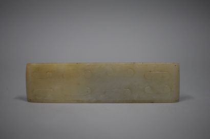 null CHINA - 20th century
Grey celadon nephrite scabbard ornament. 
L. : 8,2 cm