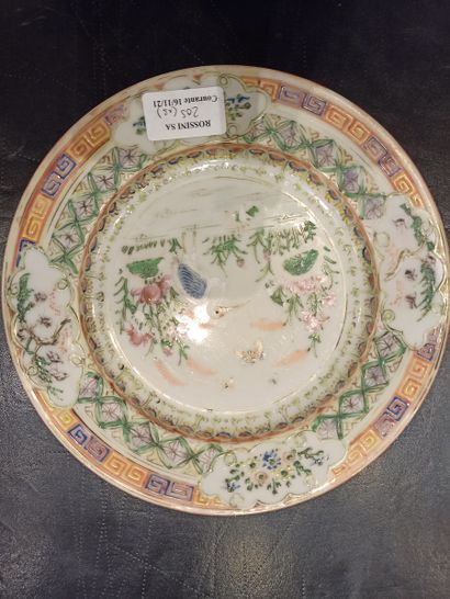 null CHINA
Set of three porcelain plates, one decorated with a heron and butterflies.
D....