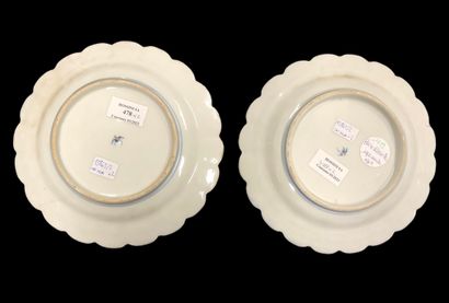 null Pair of polylobed porcelain plates decorated with bamboo, the wing with enamelled...