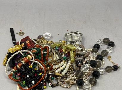null Strong lot of costume jewelry