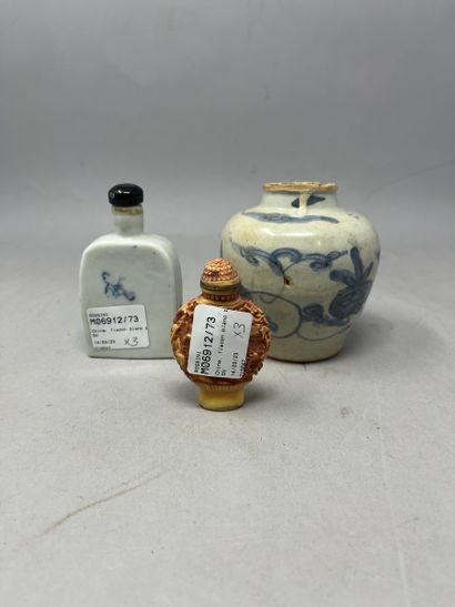 null China, white blue bottle, small white blue vase, resin snuffbox