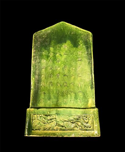 null Stèle en terre cuite émaillée verte à décor de divinités.
Vietnam 
H. 34 - L....