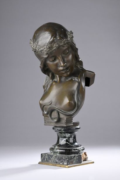 null DE RUDDER Isidoor, 1855-1943
Cleopatra
bronze bust with medal patina on meerschaum...