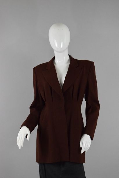 null EMMANUELLE KHANH 

Long jacket fitted at the waist, chocolate color. 
Two buttons...