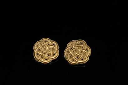 null UNGARO
Circa late 1970 

Rare pair of ear clips with braided scrolls in gilded...