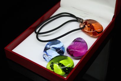 null BACCARAT 

Necklace composed of various removable glass beads of different colors....