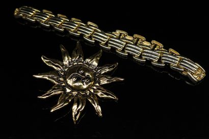 null CHRISTIAN LACROIX (in the style of), ANONYMOUS

Lot composed of a sun brooch...