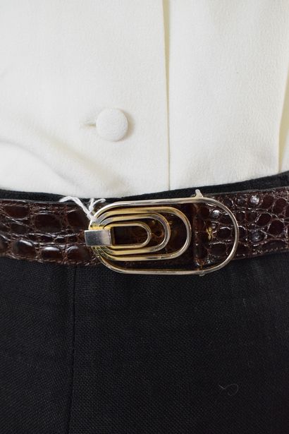 null ANONYMOUS 

Chocolate reptile belt with a geometrical golden metal buckle. 
Wear,...