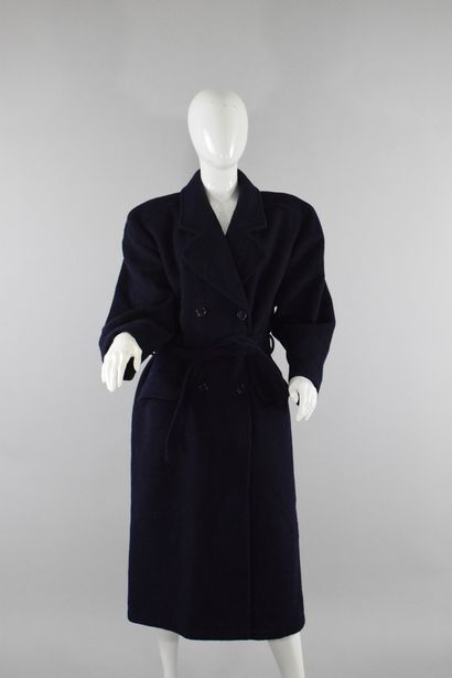 null MANI

Oversized blue wool blend coat with double-breasted buttons and belt....