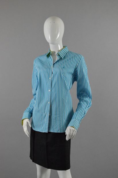 null LAUREN RALPH LAUREN

White and turquoise striped blouse, scratched on the chest.

Size...