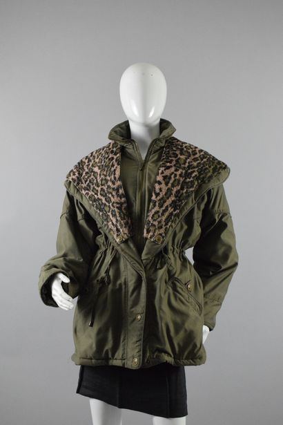 null ISHWAR, ANONYMOUS, VARIOUS 

Lots of five coats and jacket including: ;
- Ishwar,...