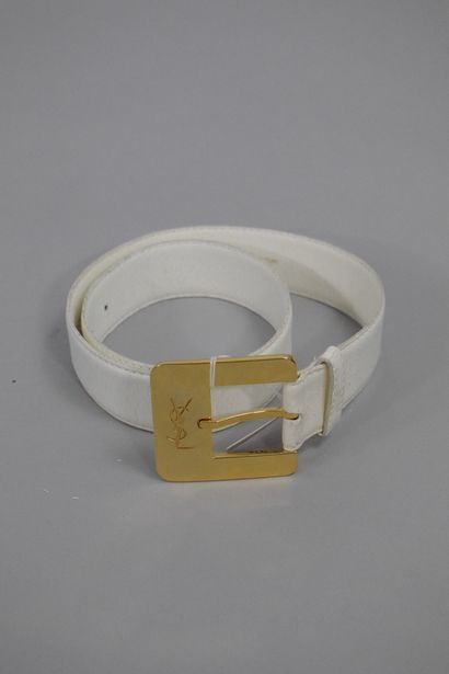 null YVES SAINT LAURENT 

Important belt in white leather crust. 
Beautiful golden...